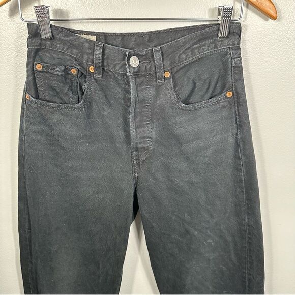 Levi's Black Ankle Cropped Denim Jeans Frayed Hem Size 25 Button-Fly Relaxed Fit - Picture 14 of 16